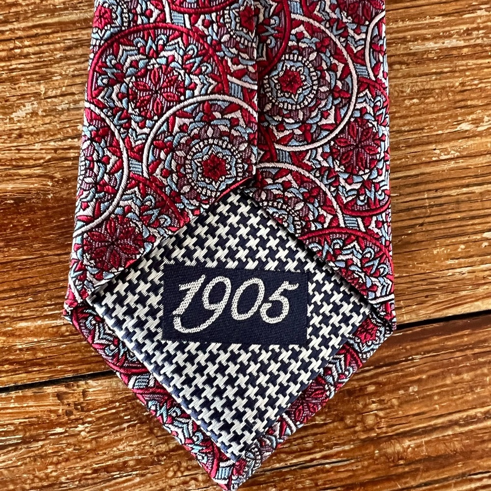Jos. A. Bank 1905 Collection Silk Medallion Necktie Red Blue Geometric Pattern
